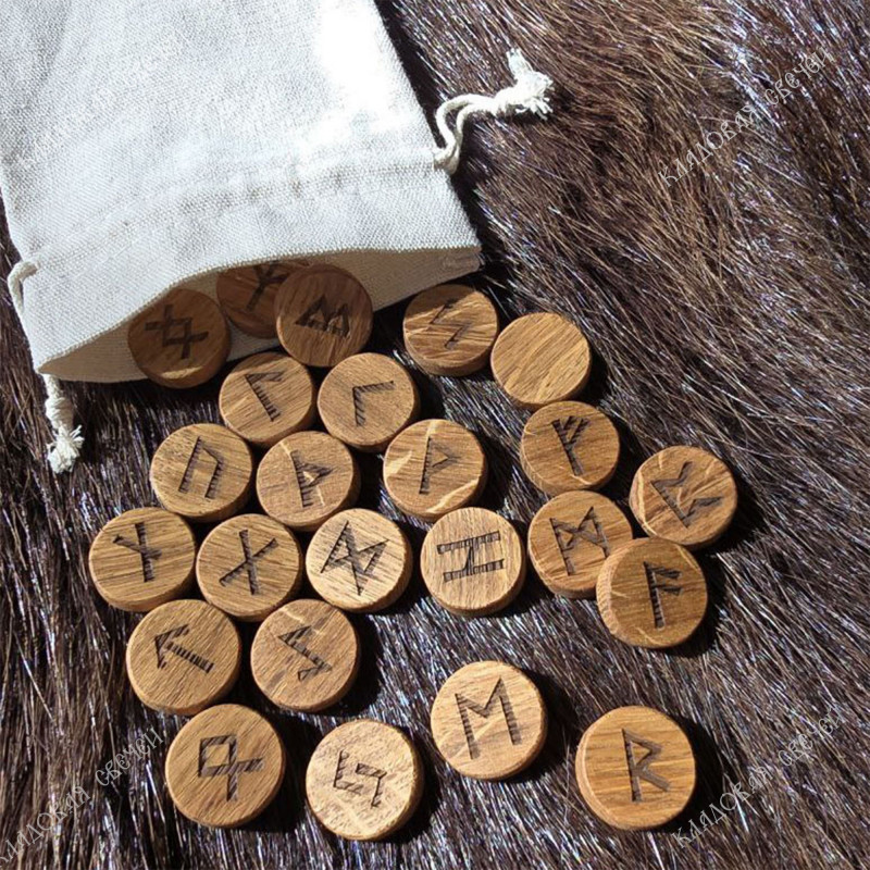 Скандинавские руны из дуба набор Скандинавские руны из дуба набор